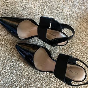 Antonio Melani  black strappy sandals size 9M